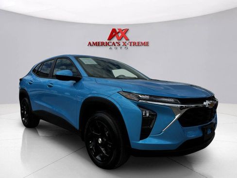 Used 2025 Chevrolet Trax LS w/ LS Convenience Package image 7