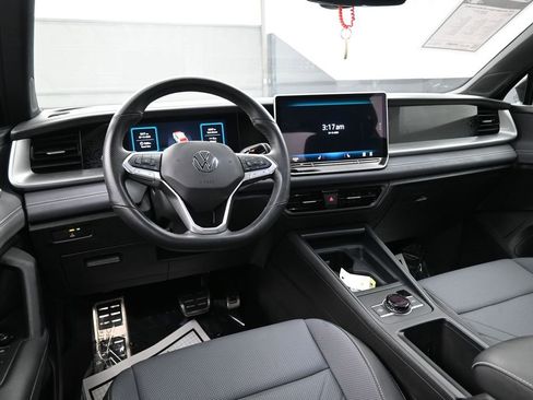 Used 2025 Volkswagen Tiguan SE R-Line AWD/4WD image 23