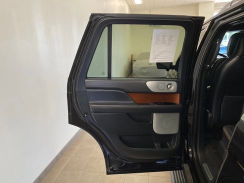 Certified 2024 Lincoln Navigator Black Label image 8
