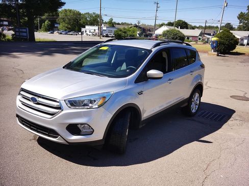 Used 2017 Ford Escape SE w/ Equipment Group 201A FWD image 1