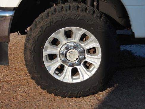 Used 2021 Ford F250 XLT w/ FX4 Off-Road Package AWD/4WD image 16