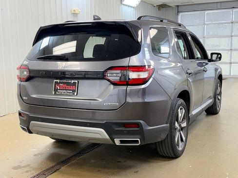 Used 2025 Honda Pilot Touring image 5