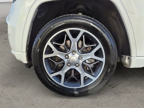 Used 2020 Jeep Grand Cherokee Overland AWD/4WD image 9