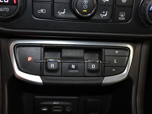 Used 2024 GMC Terrain SLT image 46