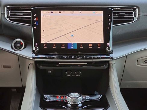 New 2026 Jeep Grand Wagoneer 2WD image 33