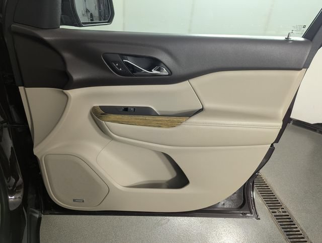 Used 2018 GMC Acadia Denali w/ Technology Package AWD/4WD image 22