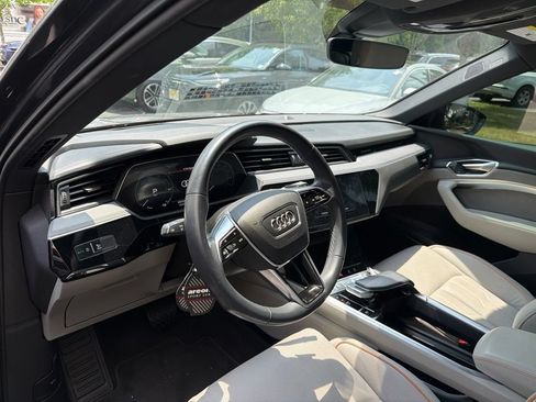 Used 2024 Audi Q8 e-tron Prestige AWD/4WD image 3