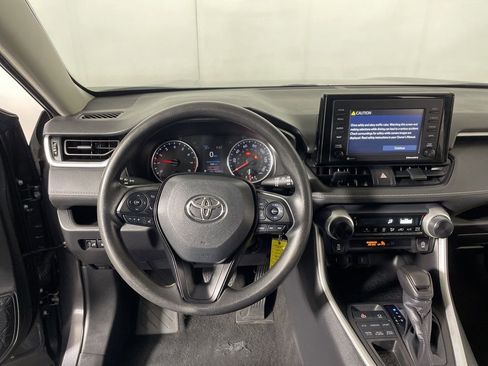 Used 2022 Toyota RAV4 LE AWD/4WD image 12
