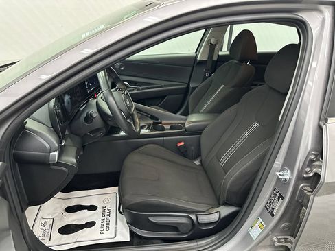 Used 2025 Hyundai Elantra SEL FWD image 9