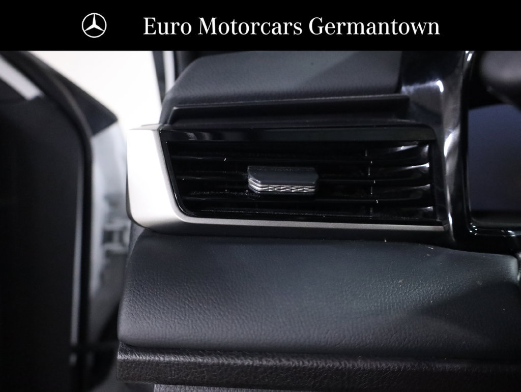 Used 2025 Toyota Camry XSE FWD image 10