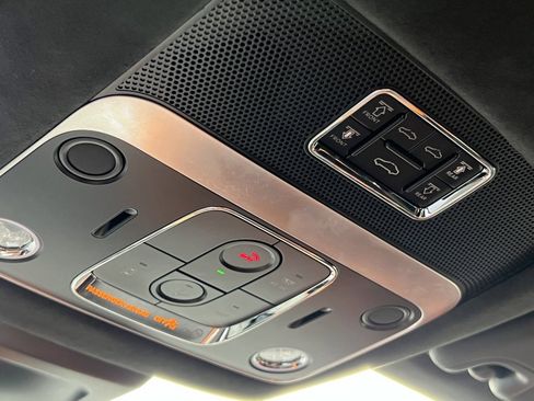 Certified 2025 Bentley Flying Spur Plug-In Hybrid image 34