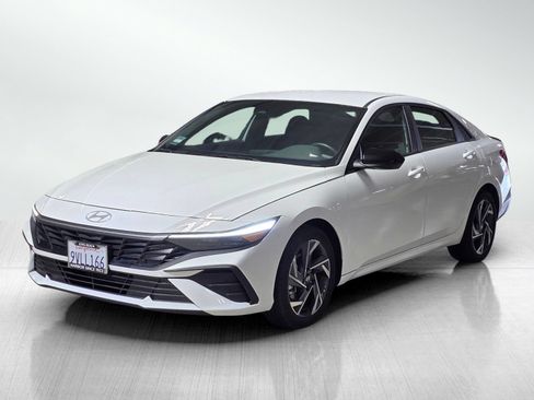 Certified 2025 Hyundai Elantra Sport FWD image 3