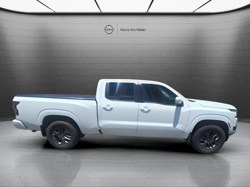 Certified 2025 Nissan Frontier SV w/ Tow Package AWD/4WD image 3