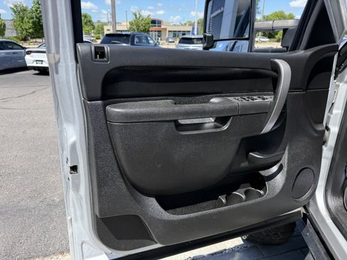 Used 2014 Chevrolet Silverado 2500 LT w/ Z71 Appearance Package AWD/4WD image 2