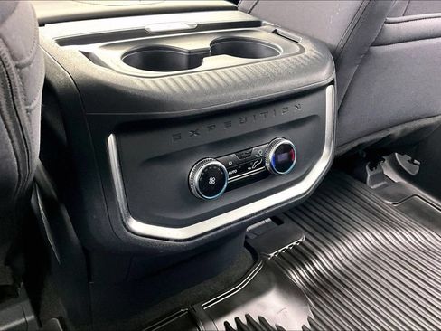 Certified 2025 Ford Expedition Active AWD/4WD image 34