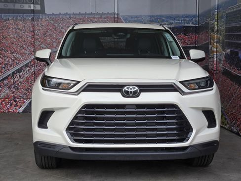 Certified 2024 Toyota Grand Highlander XLE image 3