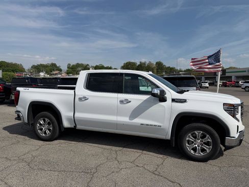 Used 2025 GMC Sierra 1500 SLT image 2