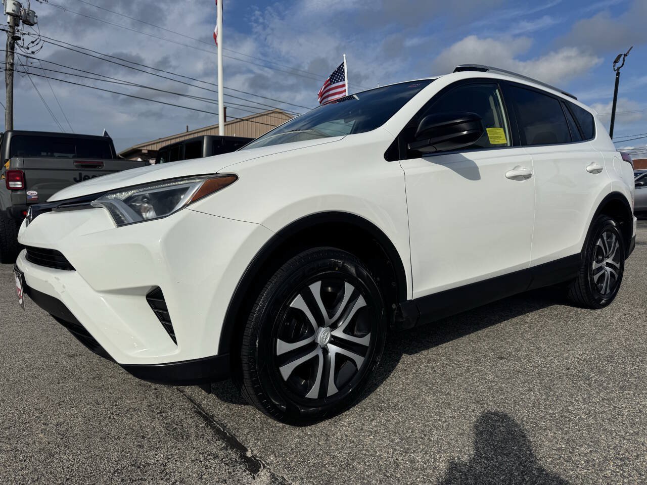 Used 2016 Toyota RAV4 LE AWD/4WD image 3