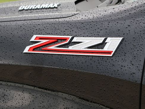 Used 2023 Chevrolet Silverado 1500 LTZ w/ LTZ Premium Package AWD/4WD image 3