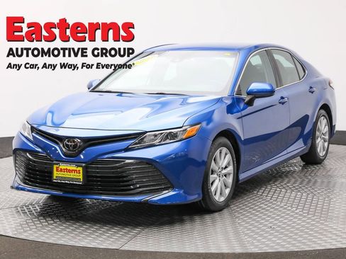 Used 2019 Toyota Camry LE image 1
