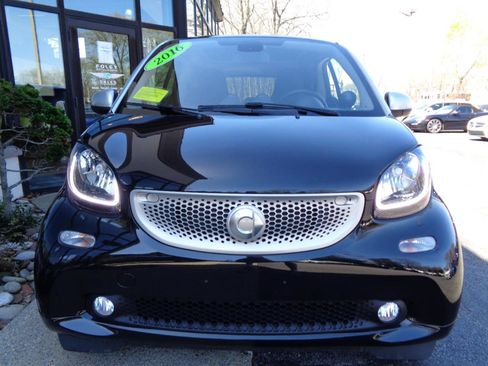 Used 2016 smart fortwo Prime RWD image 2