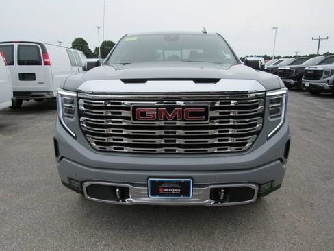 Used 2025 GMC Sierra 1500 Denali w/ Denali Reserve Package AWD/4WD image 5