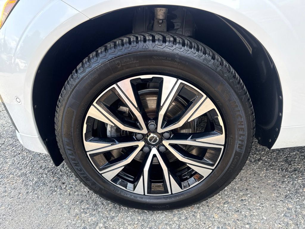 Used 2024 Volvo XC60 B5 Plus w/ Protection Package Premier AWD/4WD image 11