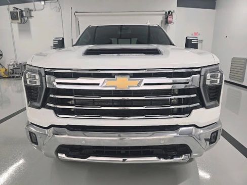 Used 2024 Chevrolet Silverado 2500 LTZ w/ LTZ Plus Package AWD/4WD image 2
