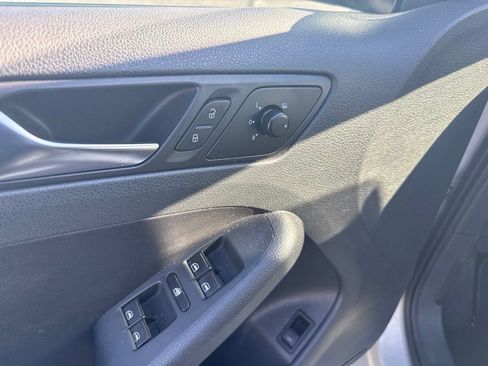 Used 2011 Volkswagen Jetta SE FWD image 8