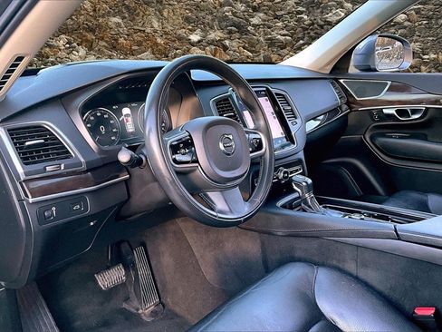 Used 2019 Volvo XC90 T6 Momentum w/ Advanced Package image 11