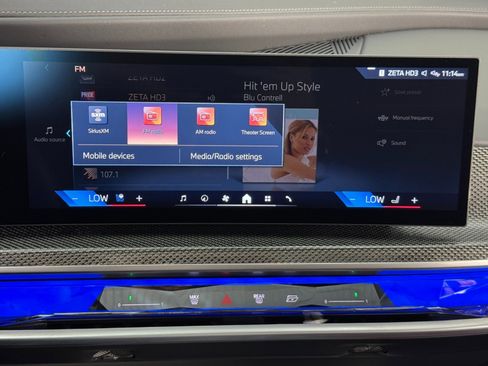 Used 2025 BMW 740i w/ Premium Package image 28