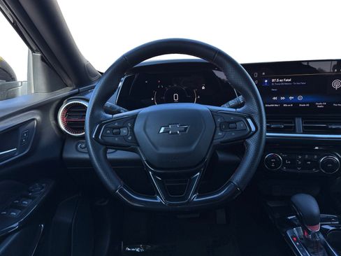 Used 2024 Chevrolet Trax RS w/ Sunroof Package FWD image 12