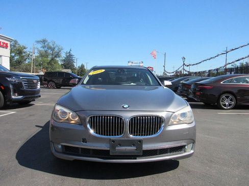 Used 2009 BMW 750i image 3