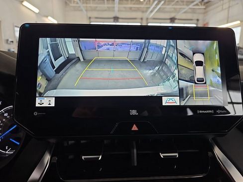 Used 2021 Toyota Venza image 23