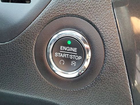 Used 2018 Ford Explorer XLT image 22