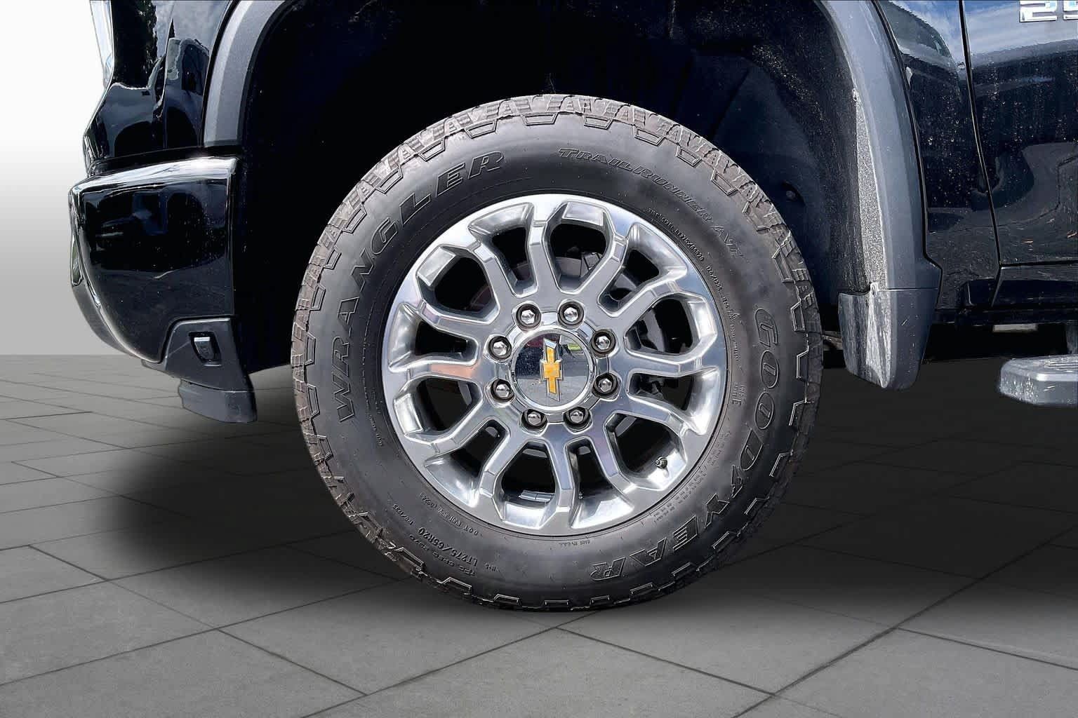 Certified 2025 Chevrolet Silverado 2500 LTZ w/ Z71 Chrome Sport Edition AWD/4WD image 10