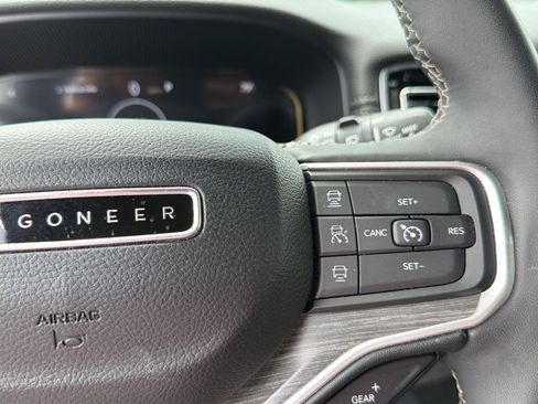 Used 2024 Jeep Wagoneer L Series II RWD image 23