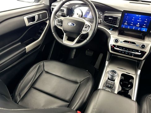 Used 2021 Ford Explorer XLT w/ Equipment Group 202A image 28