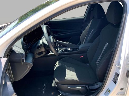 Used 2025 Hyundai Elantra SEL FWD image 8