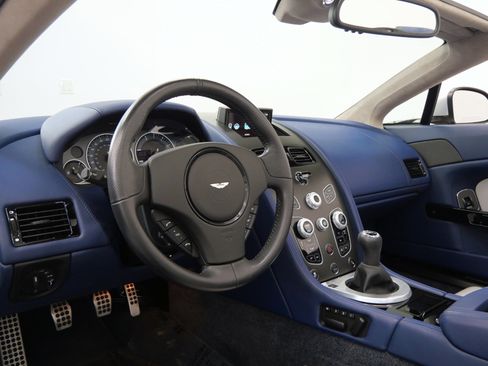 Used 2017 Aston Martin V12 Vantage S RWD image 12