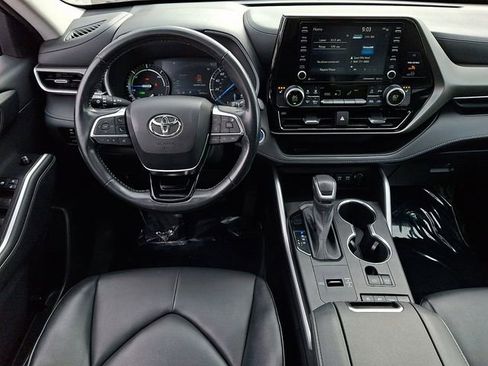 Certified 2021 Toyota Highlander XLE image 11