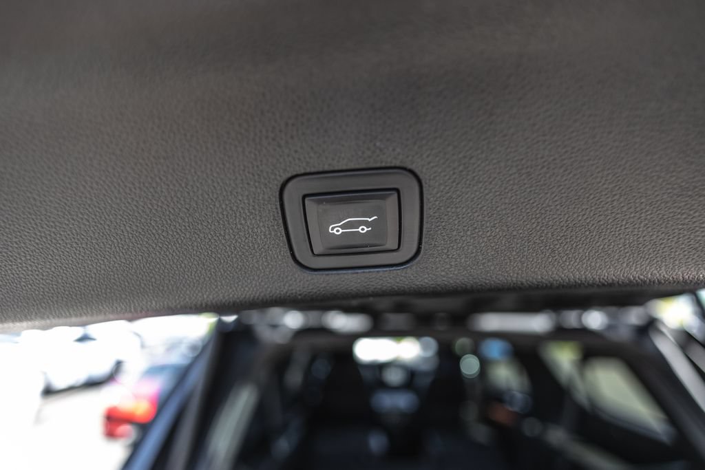 Used 2024 GMC Yukon XL Denali Ultimate AWD/4WD image 39