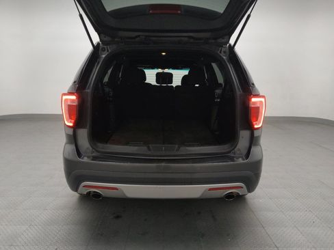 Used 2017 Ford Explorer XLT image 29