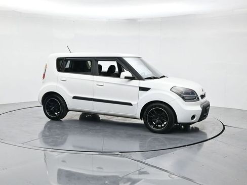 Used 2010 Kia Soul + image 3