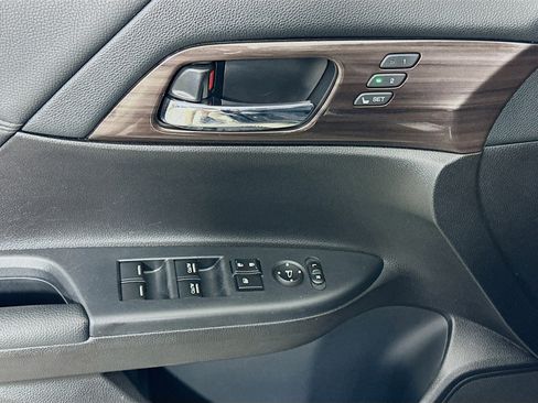 Used 2016 Honda Accord Touring image 15