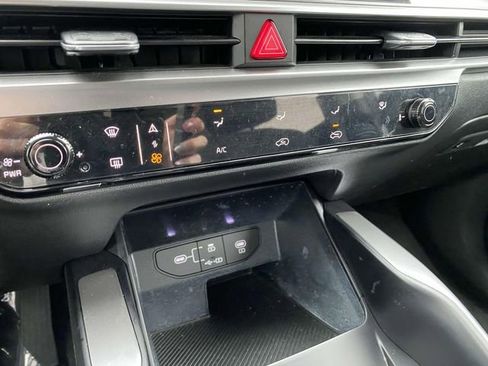 New 2024 Kia Sorento LX image 16