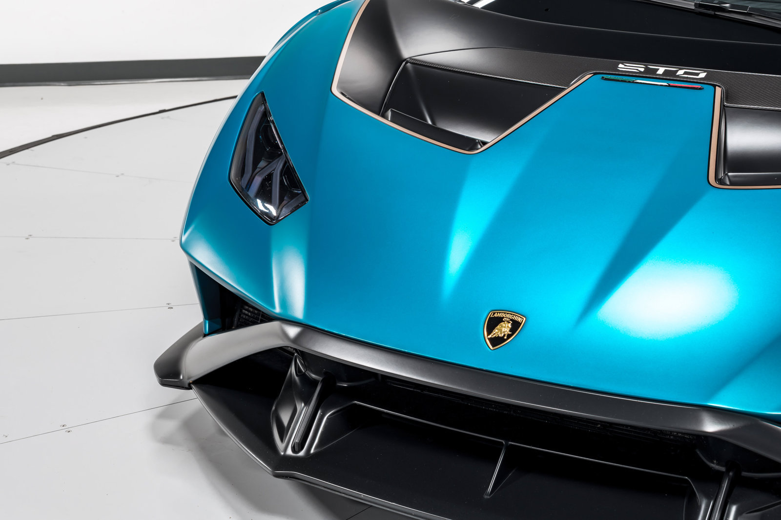 Used 2022 Lamborghini Huracan STO RWD image 41