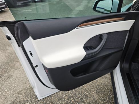 Used 2022 Tesla Model X AWD/4WD image 13