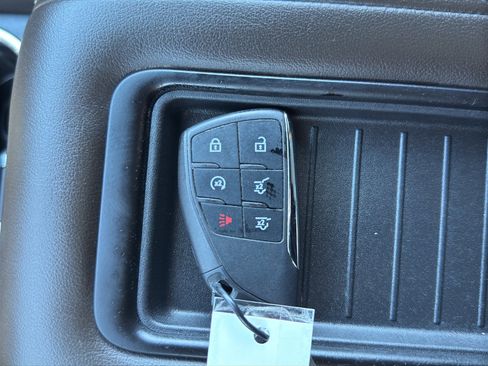 Used 2023 Chevrolet Suburban Z71 image 35