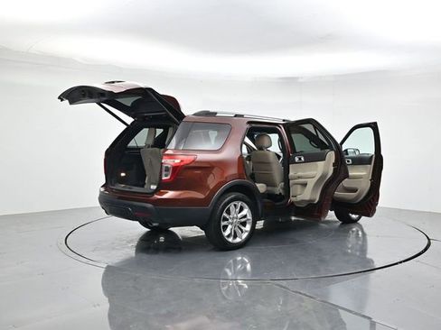 Used 2015 Ford Explorer XLT w/ Equipment Group 202B image 46